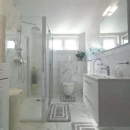 Bacina Lakes - Jelena *