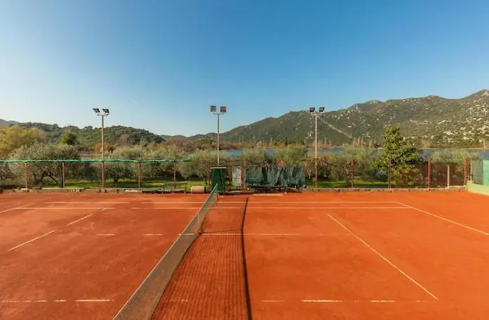 Bacina Lakes - Jelena Διαμέρισμα Peracko Blato