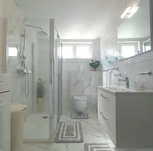 Bacina Lakes - Jelena *