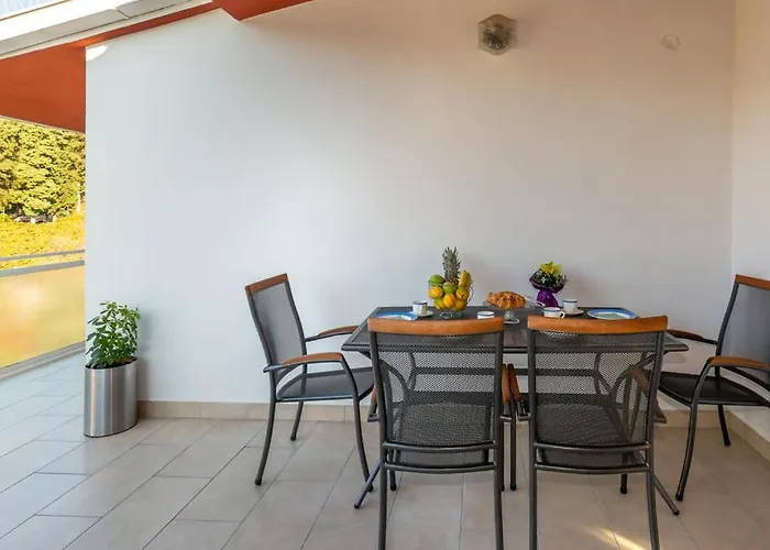 Bacina Lakes - Jelena *